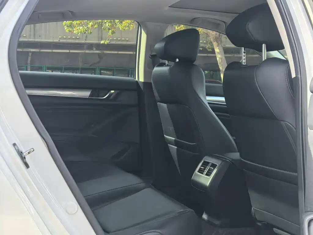 Honda Accord 2021 — фото 10
