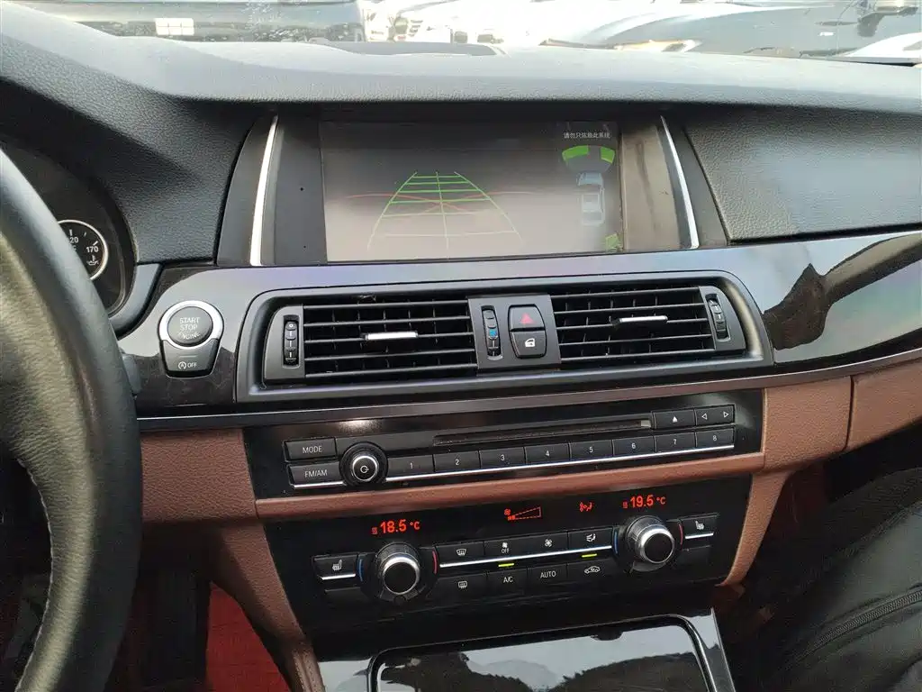 BMW 5 Series 2016 — фото 13