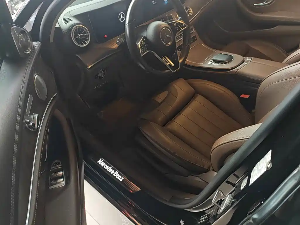 Mercedes-Benz E-Class 2022 — фото 16