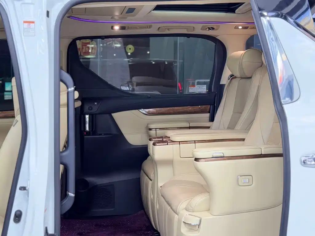 Toyota Alphard 2018 — фото 10