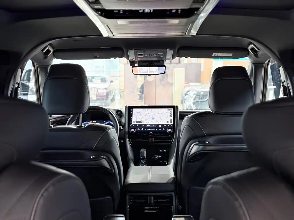 Toyota Alphard 2024 — фото 25