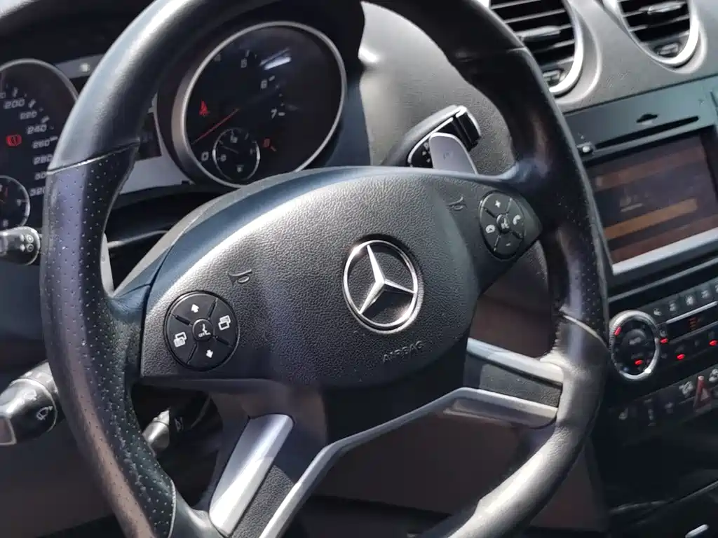 Mercedes-Benz M-Class AMG 2011 — фото 5