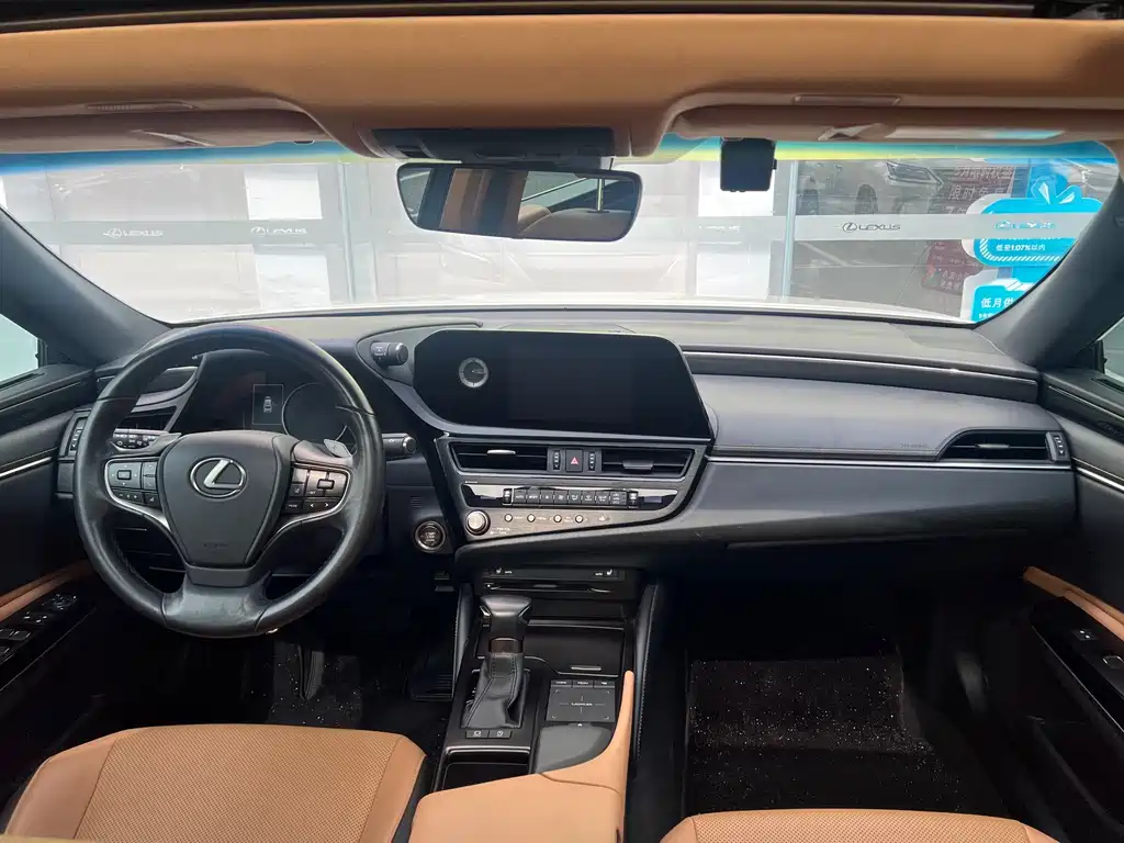 Lexus ES 2022