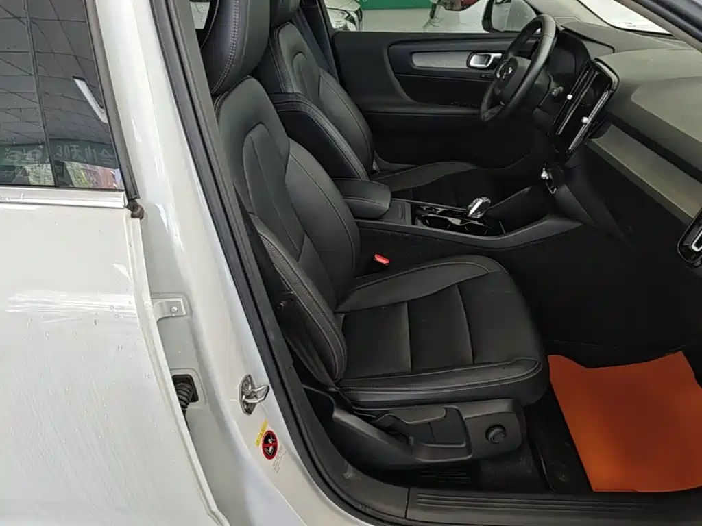 Volvo XC40 2021 — фото 25