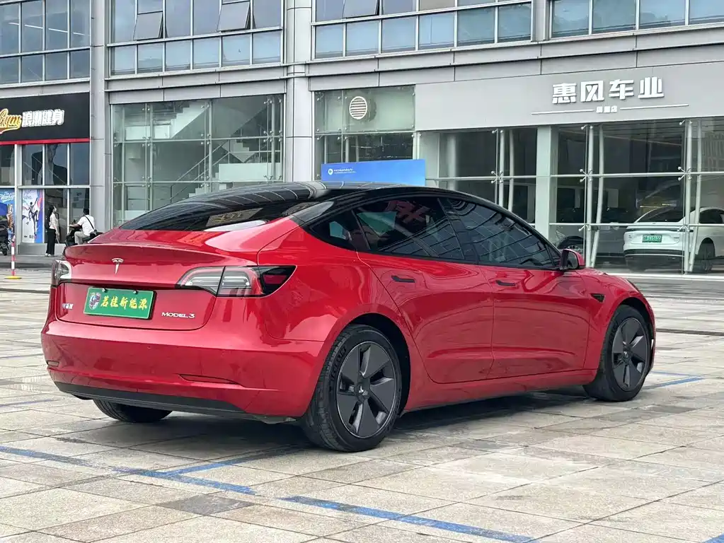 Tesla Model 3 2022 — фото 17