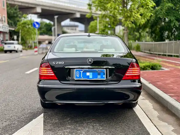 Mercedes-Benz S-Class 2005