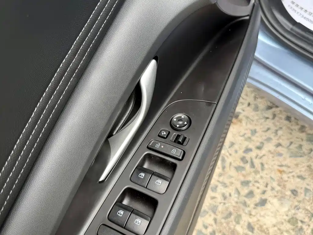 Hyundai Elantra 2023 — фото 17
