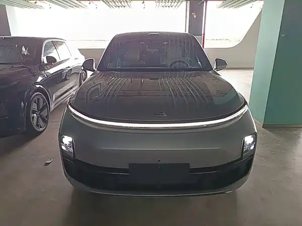 Li Auto L8 2025