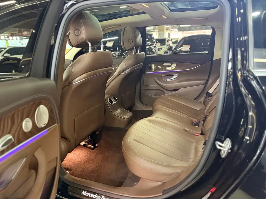 Mercedes-Benz E-Class 2023 — фото 10