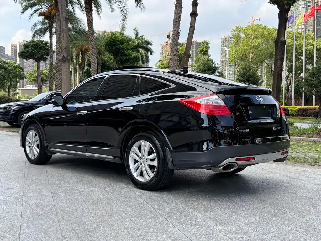 Honda Crosstour 2015 — фото 14