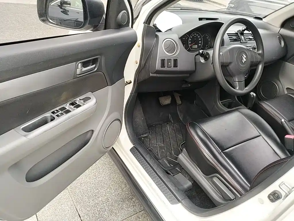 Suzuki Swift 2014 — фото 16