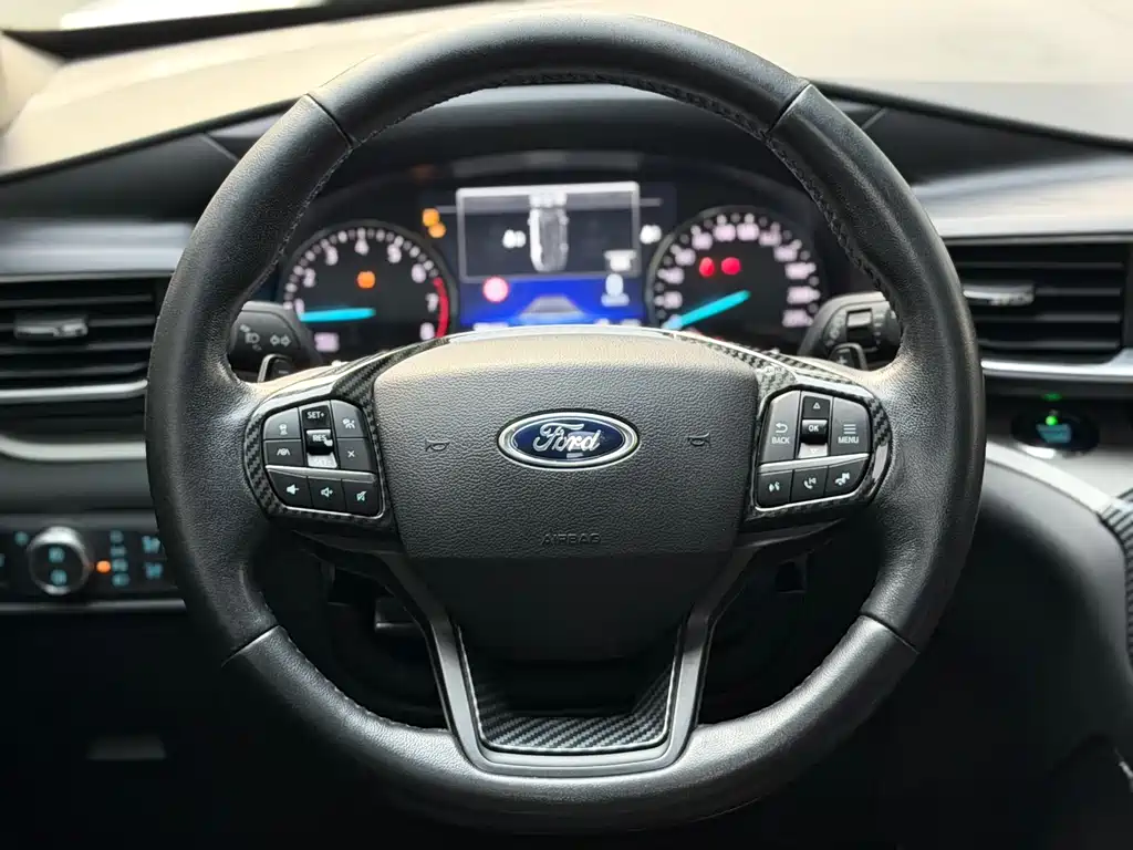 Ford Explorer 2021 — фото 16
