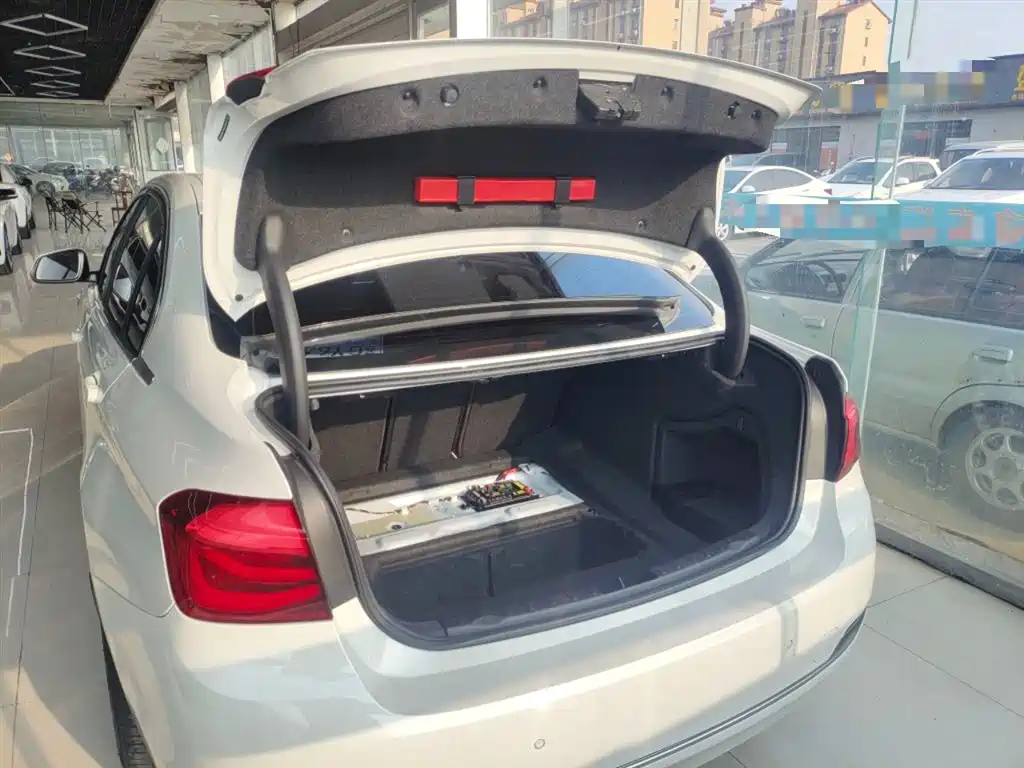 BMW 3 Series 2018 — фото 12
