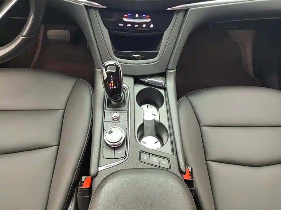 Cadillac XT6 2020 — фото 16