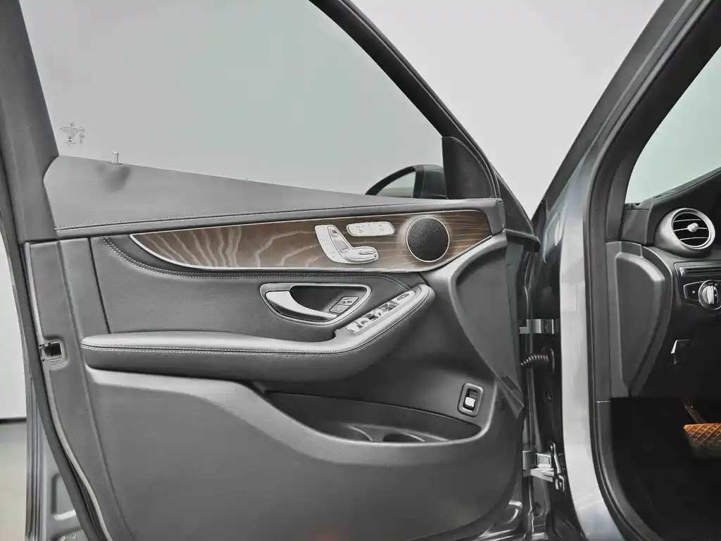 Mercedes-Benz GLC 2020 — фото 27