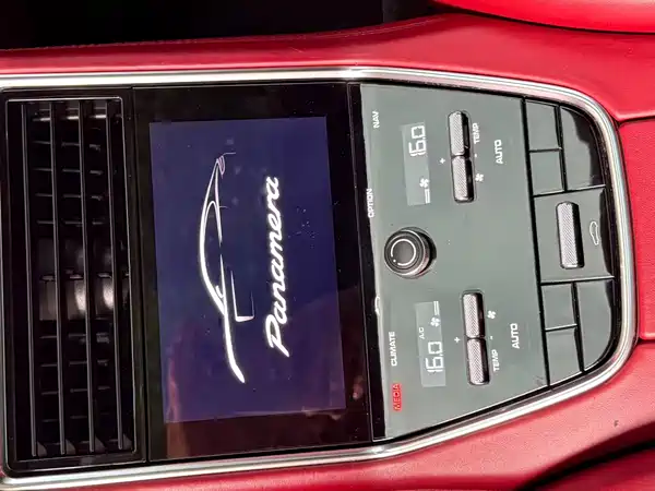 Porsche Panamera 2021