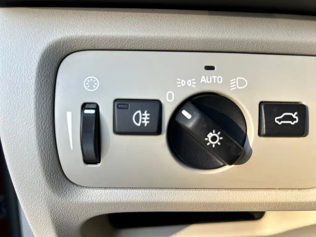 Volvo V40 2015 — фото 25