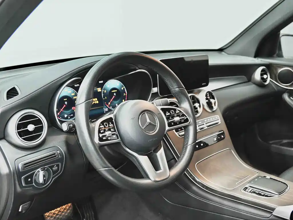 Mercedes-Benz GLC 2020 — фото 26