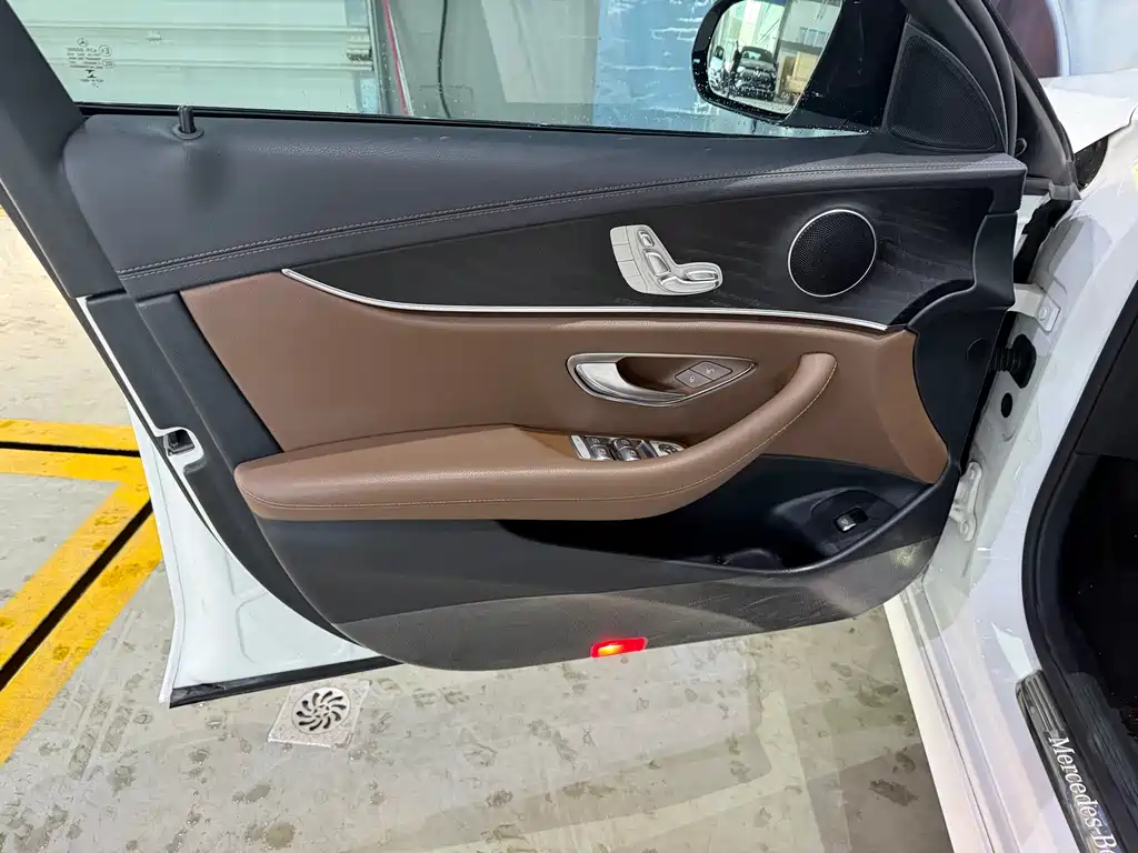 Mercedes-Benz E-Class 2022 — фото 3
