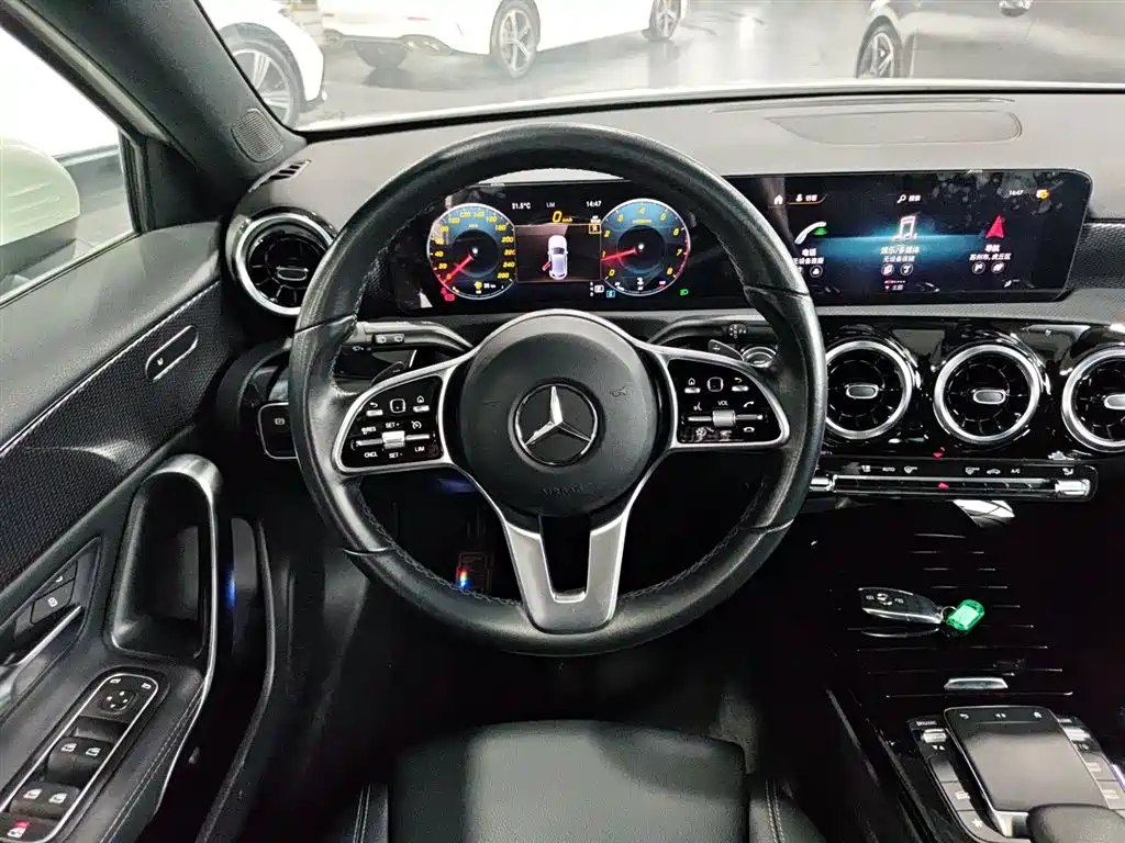 Mercedes-Benz A-Class 2023 — фото 17