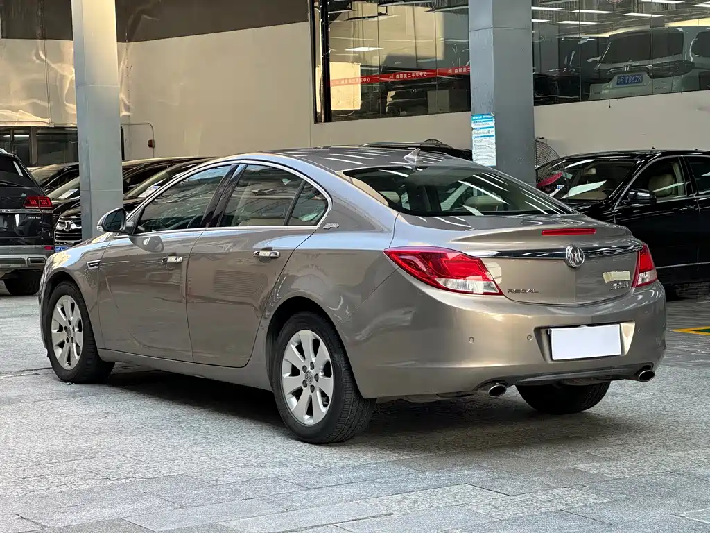 Buick Regal 2010 — фото 12
