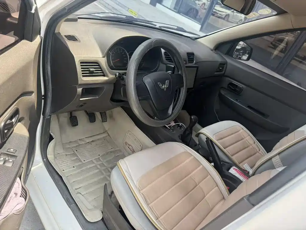 Wuling Hongguang 2018