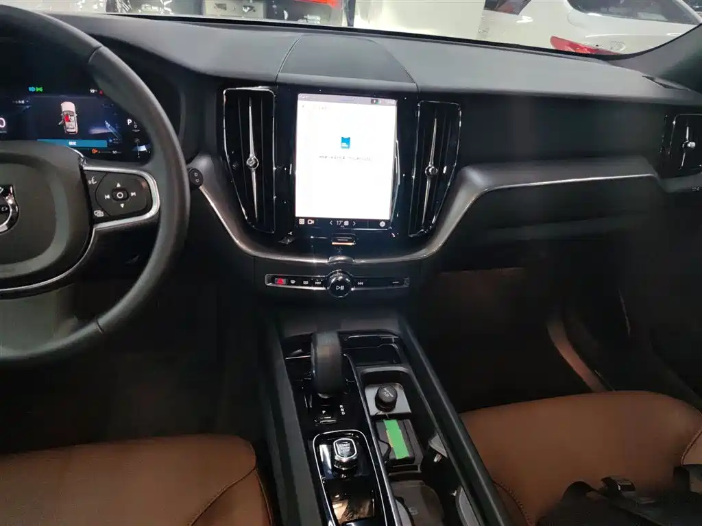 Volvo XC60 2025 — фото 14