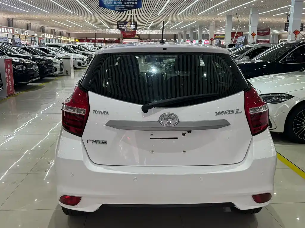 Toyota Yaris L 2016 — фото 9