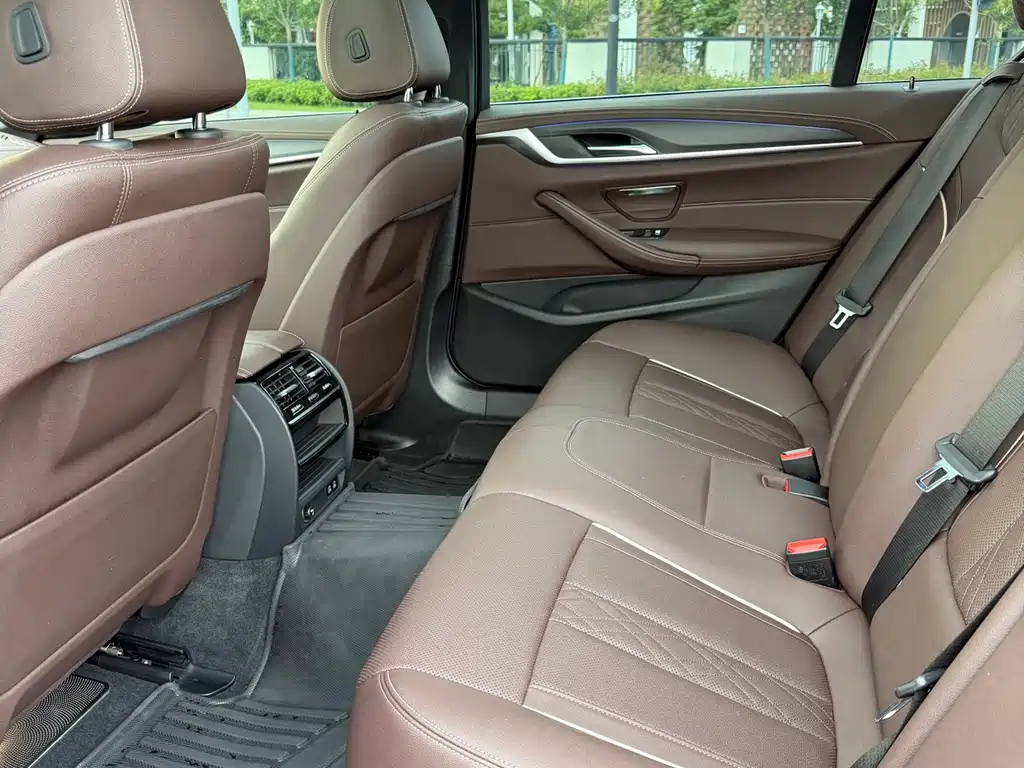 BMW 5 Series 2023 — фото 14