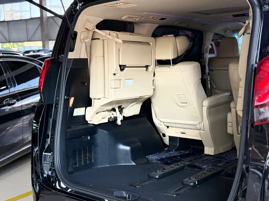 Toyota Alphard 2018 — фото 17