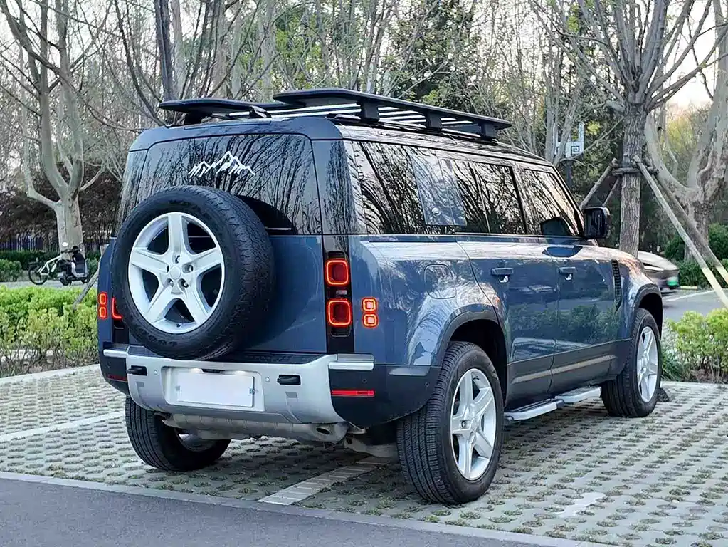 Land Rover Defender 2021 — фото 11