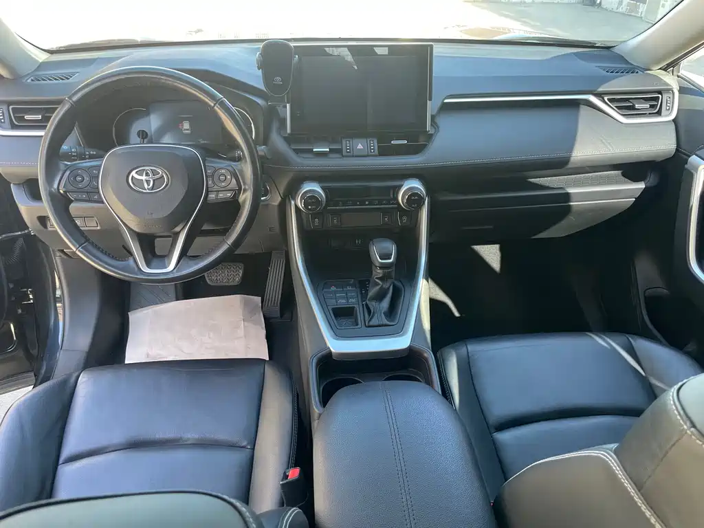 Toyota RAV4 2021 — фото 13