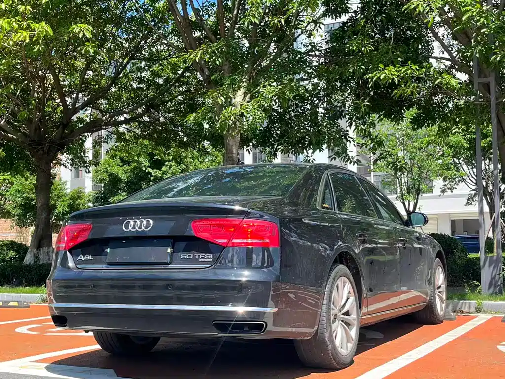 Audi A8 2014 — фото 9