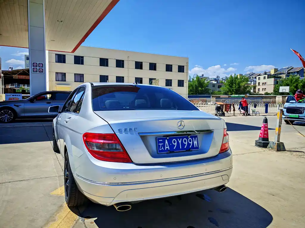 Mercedes-Benz C-Class 2010 — фото 4