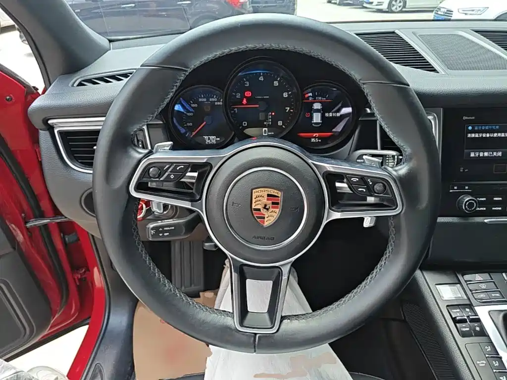 Porsche Macan 2018 — фото 11