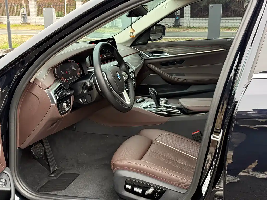 BMW 5 Series 2023