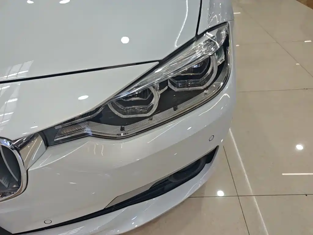 BMW 3 Series 2018 — фото 24