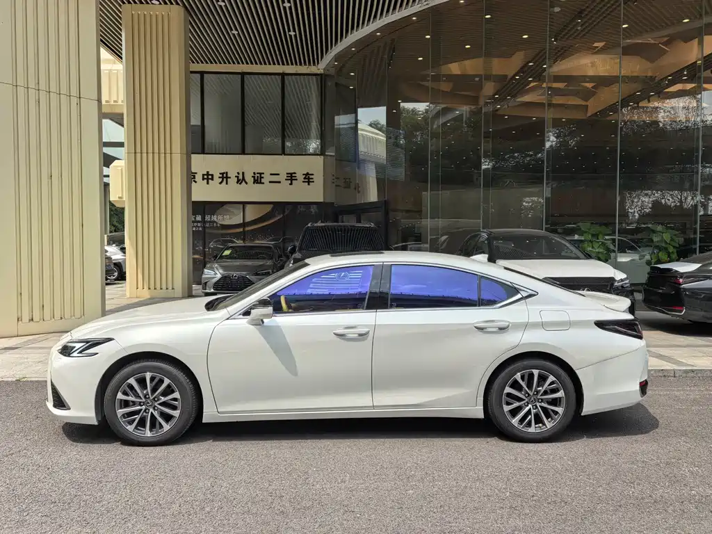 Lexus ES 2025 — фото 2