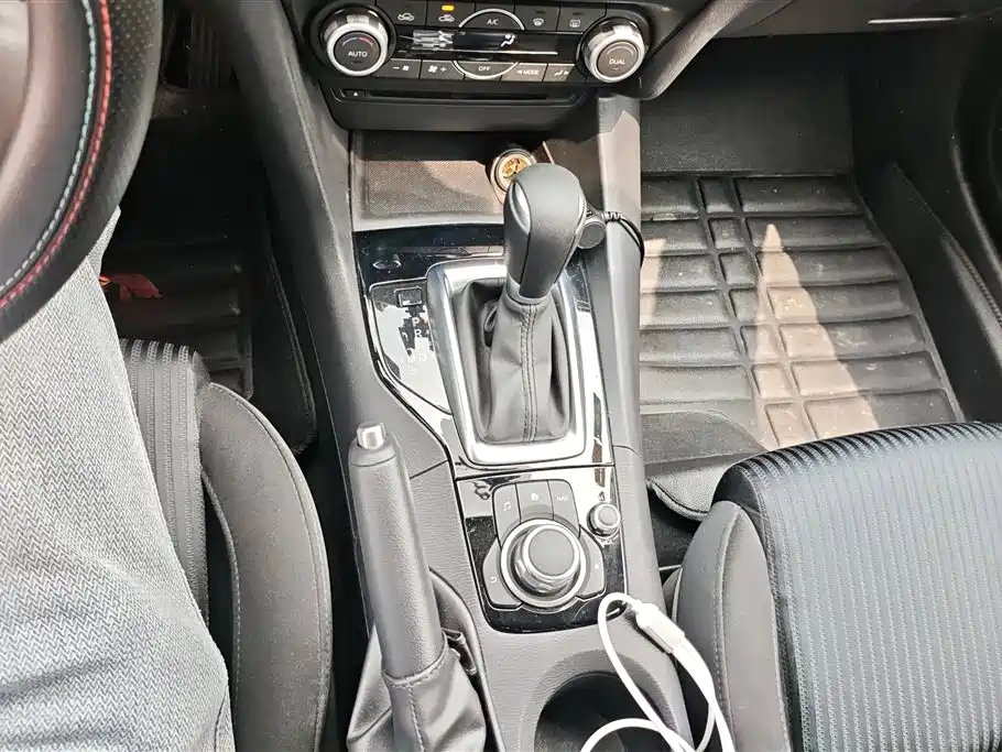 Mazda 3 Axela 2016 — фото 16