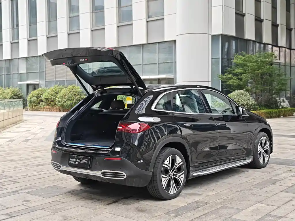 Mercedes-Benz EQE SUV 2025
