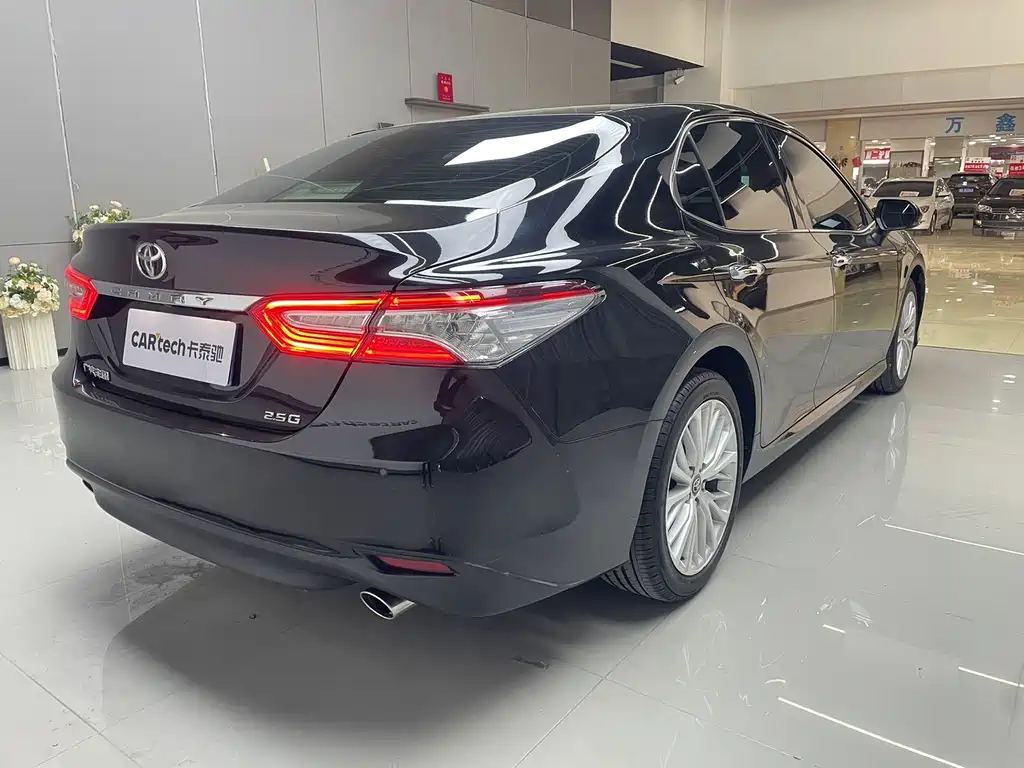 Toyota Camry 2021 — фото 3