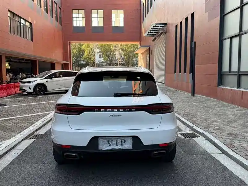 Porsche Macan 2019 — фото 19