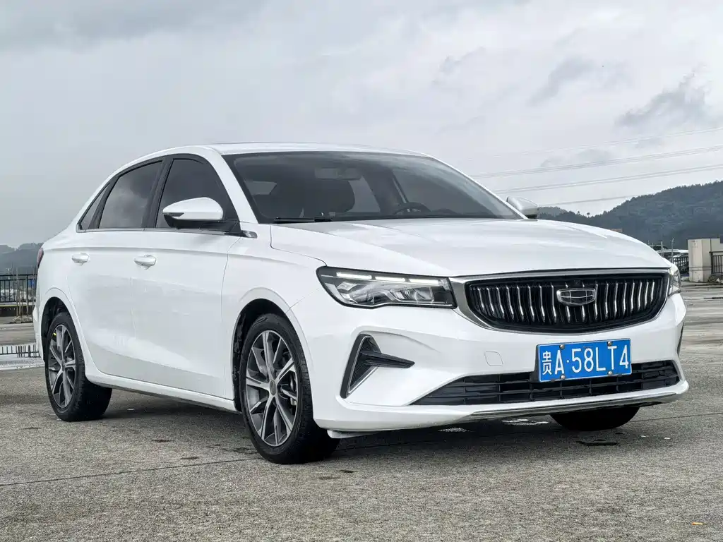 Geely Emgrand 2022