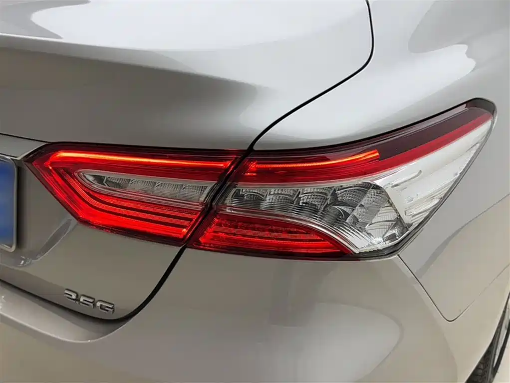 Toyota Camry 2019 — фото 11