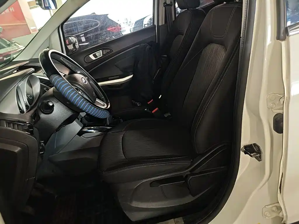 Ford EcoSport 2015 — фото 15