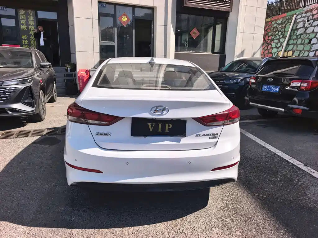 Hyundai Elantra 2016 — фото 5
