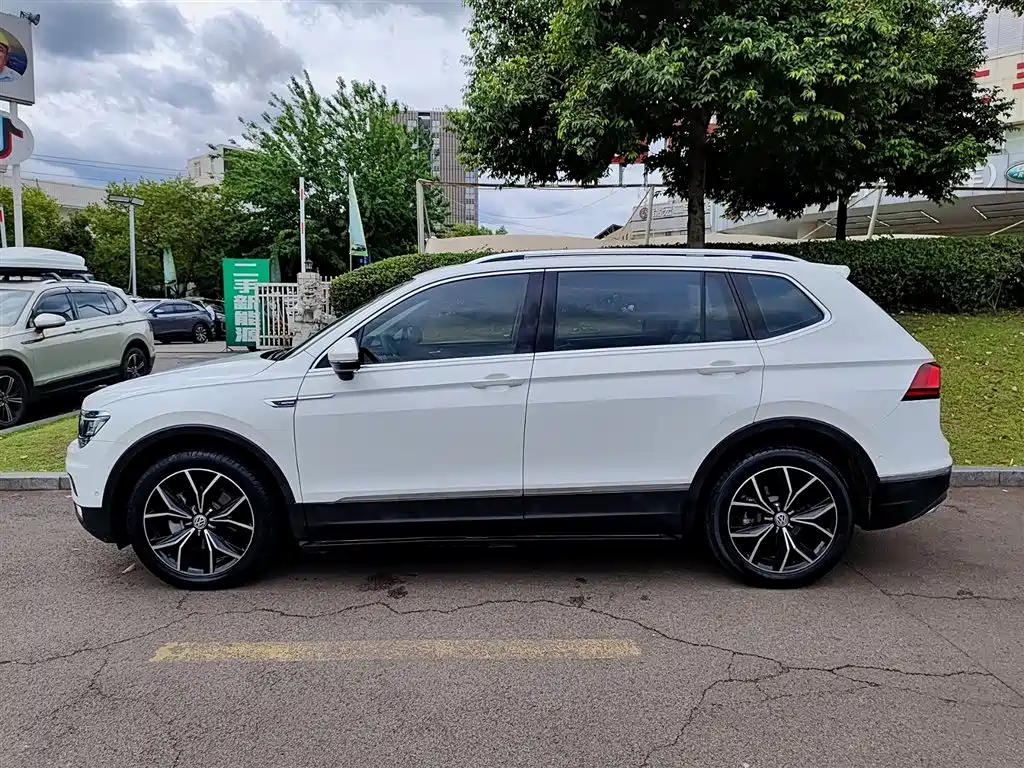 Volkswagen Tiguan L 2017 — фото 3