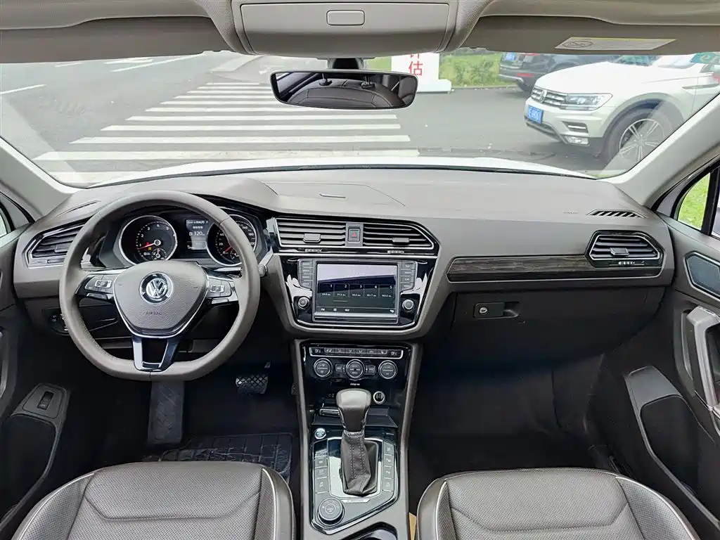 Volkswagen Tiguan L 2017 — фото 10