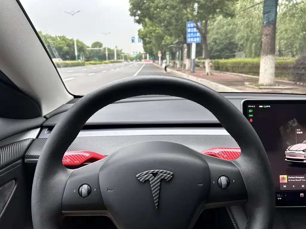 Tesla Model 3 2023 — фото 13