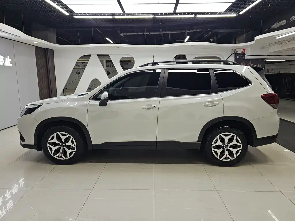 Subaru Forester 2024 — фото 10